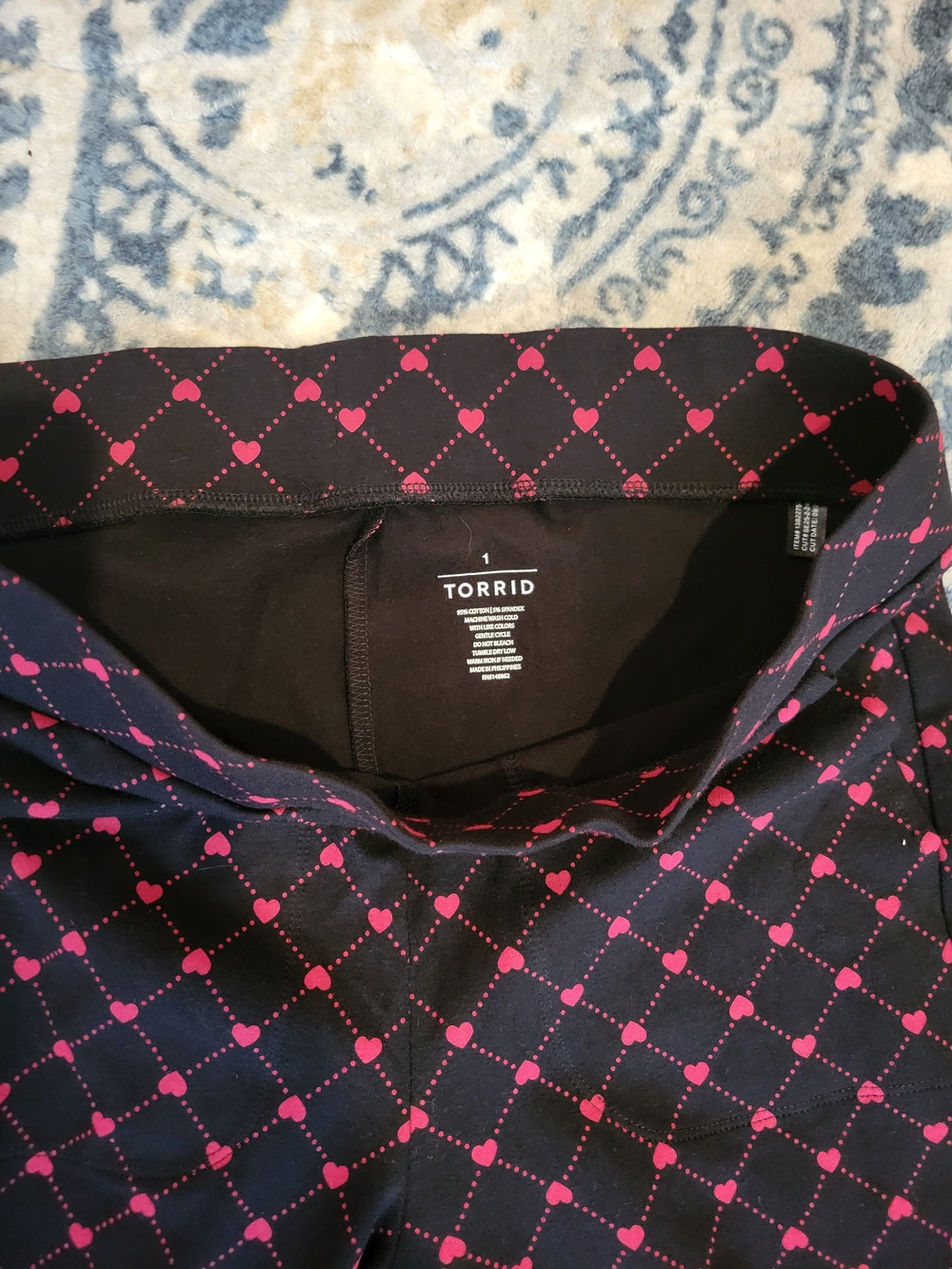 Torrid Black Leggings with Red Heart Lattice with Pockets Size1